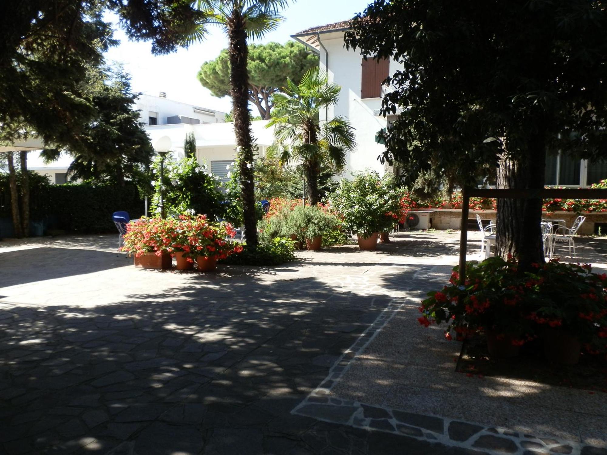 Hotel Nautic B&B Bellaria-Igea Marina Exterior photo