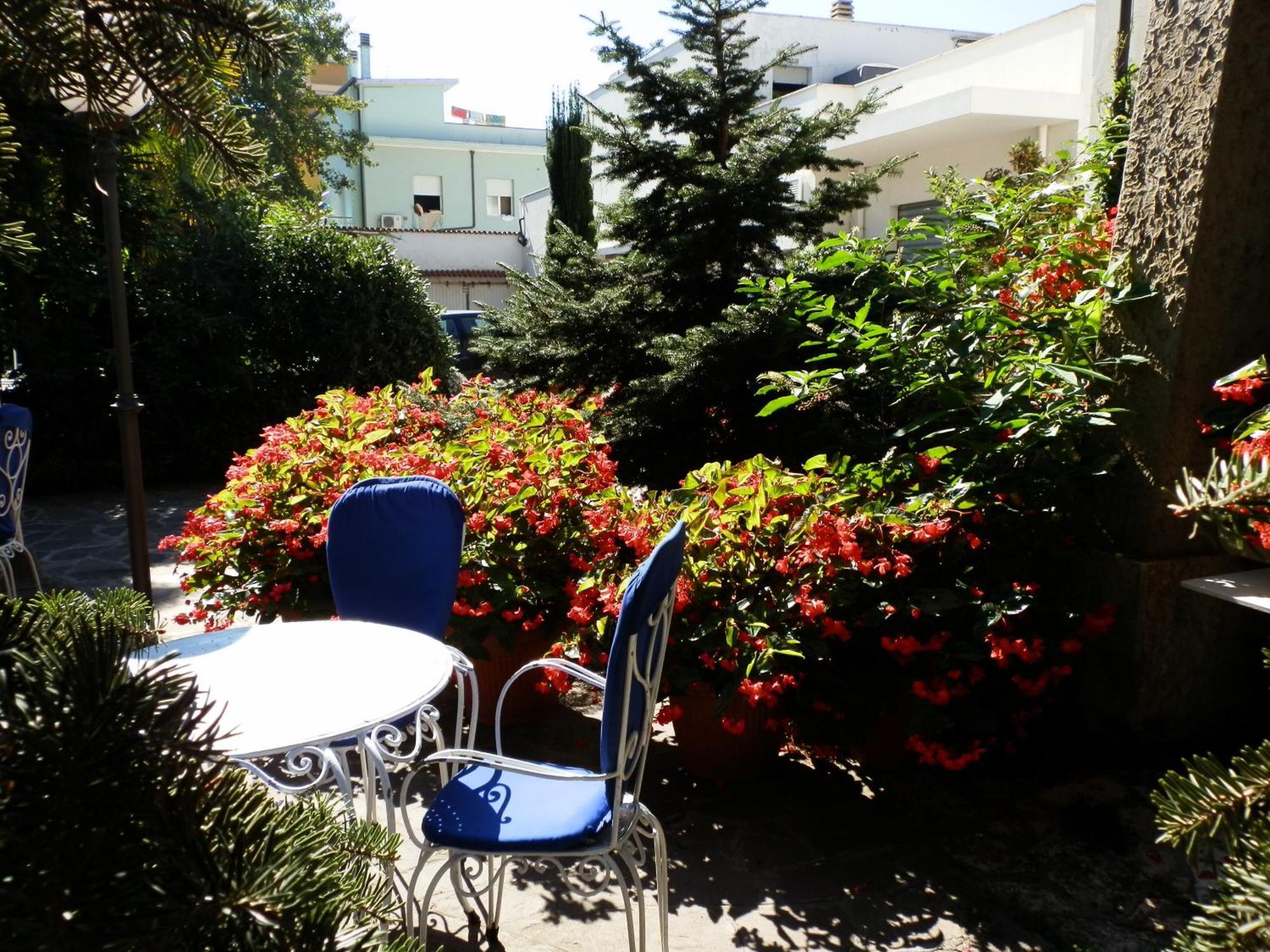 Hotel Nautic B&B Bellaria-Igea Marina Exterior photo